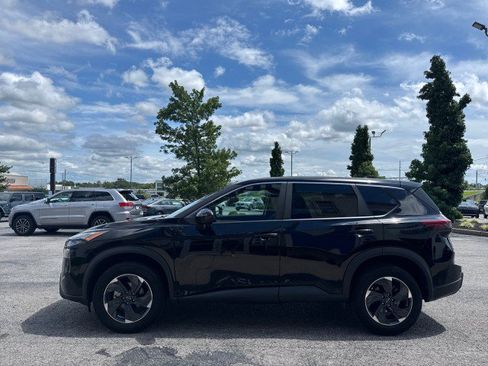Used 2025 Nissan Rogue SV FWD image 14