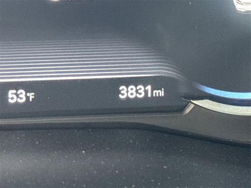 Used 2025 Genesis G70 2.5T image 29