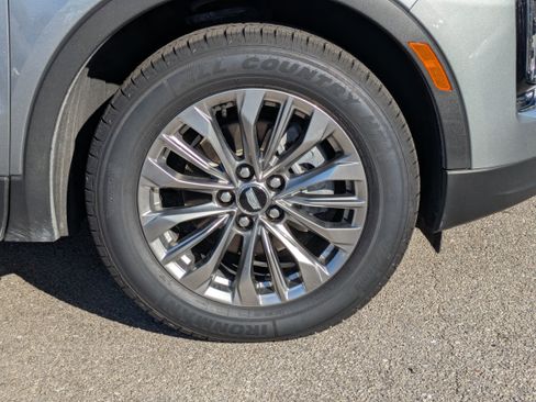 Used 2025 Cadillac XT4 Premium Luxury image 11