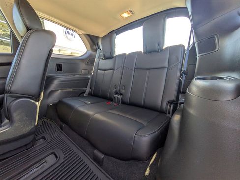 Used 2015 Nissan Pathfinder SL w/ SL Tech Package image 17