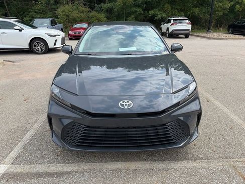 Used 2025 Toyota Camry LE AWD/4WD image 2