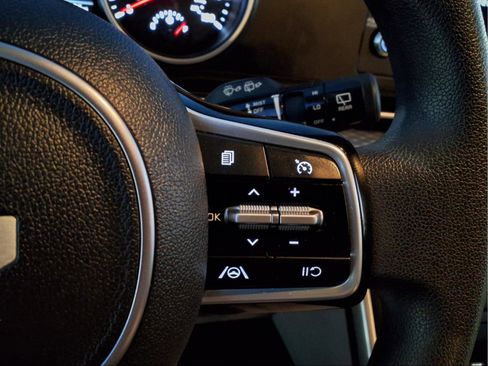 Used 2023 Kia Carnival LX image 16