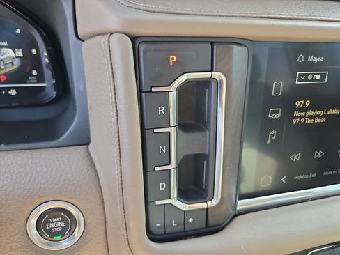 Used 2022 GMC Yukon Denali w/ Denali Premium Package AWD/4WD image 15