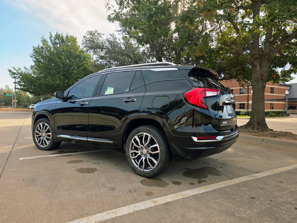 Used 2024 GMC Terrain Denali w/ Denali Premium Package AWD/4WD image 12