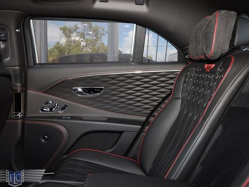 Used 2022 Bentley Flying Spur V8 image 14