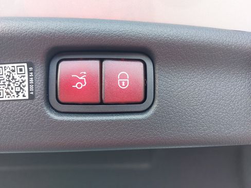 Used 2025 Mercedes-Benz C 300 Sedan image 15