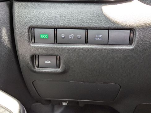 Used 2024 Nissan Sentra SV FWD image 31