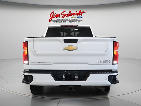 Used 2024 Chevrolet Silverado 2500 High Country w/ High Country Premium Package AWD/4WD image 5