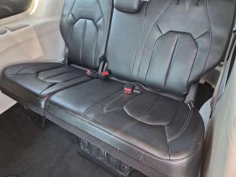 Certified 2022 Chrysler Pacifica Touring-L FWD image 20