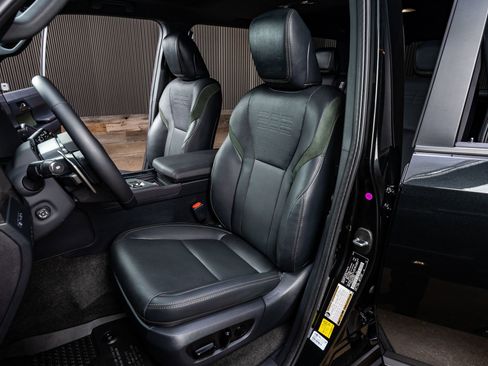 Used 2025 Lexus GX 550 image 30