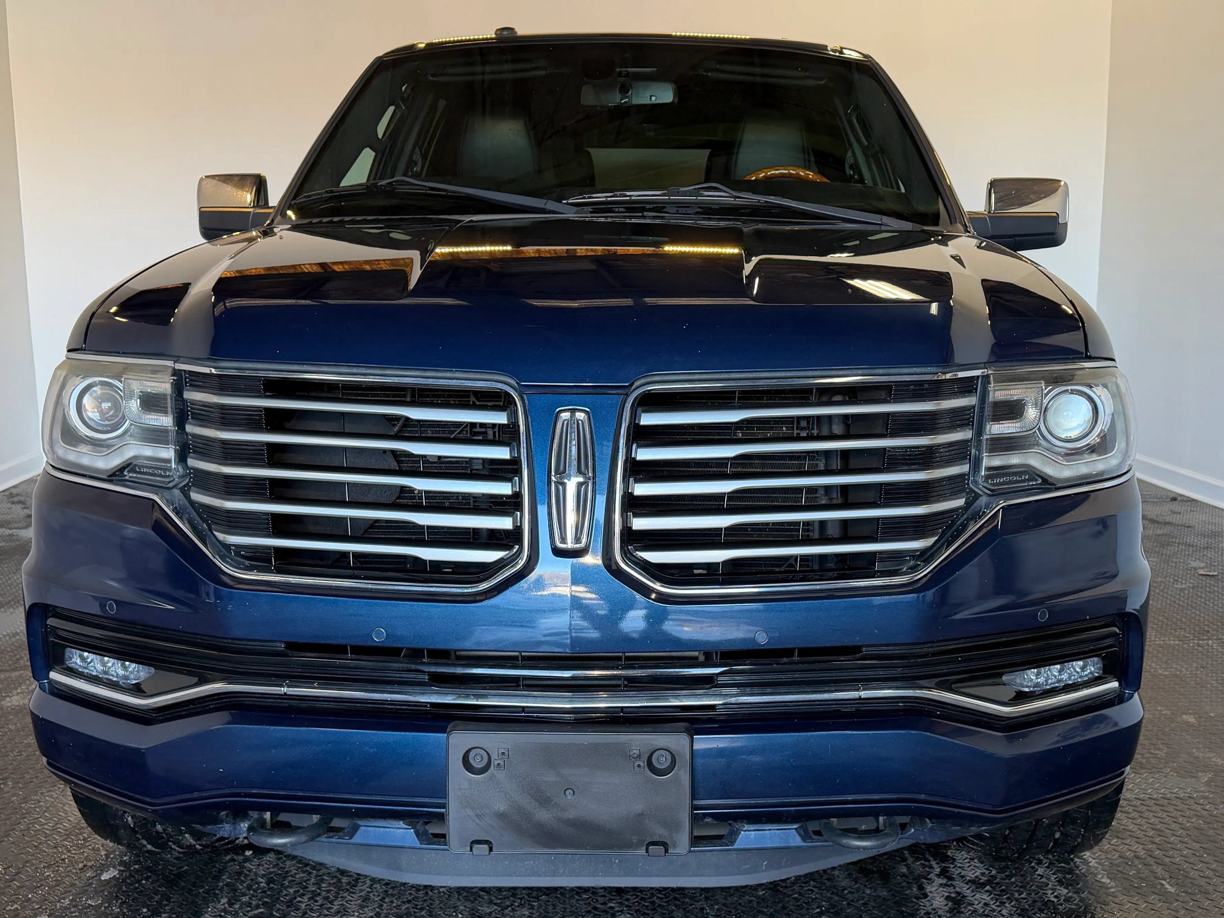 Used 2017 Lincoln Navigator L Select AWD/4WD image 3