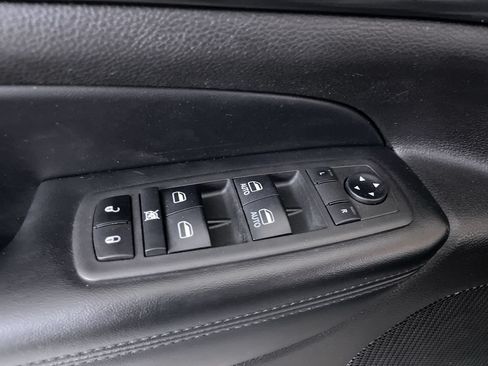Used 2021 Jeep Grand Cherokee Laredo w/ Security & Convenience Group AWD/4WD image 11
