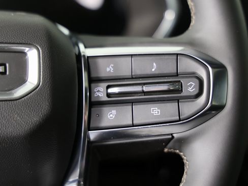 Used 2025 GMC Canyon Denali image 15