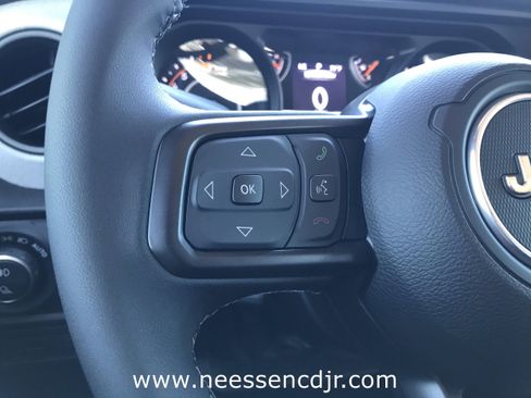 New 2025 Jeep Gladiator Sport image 31