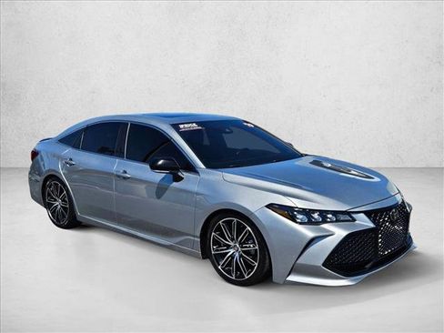 Used 2019 Toyota Avalon XSE w/ All Weather Liner Package FWD image 3