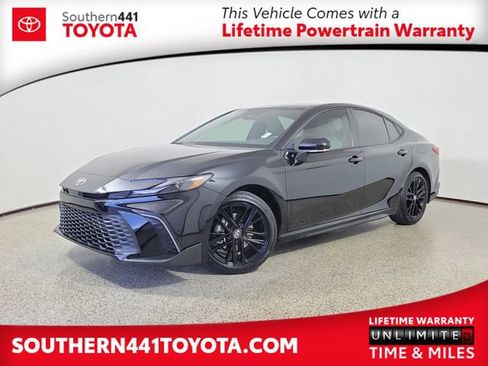 Used 2026 Toyota Camry SE FWD image 1