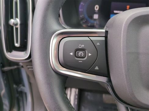 Used 2023 Volvo XC40 B5 Core w/ Convenience Package image 15