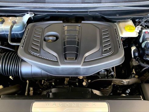 Used 2024 Jeep Wagoneer L Series II RWD image 32