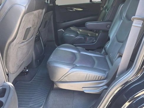 Used 2019 Cadillac Escalade Platinum AWD/4WD image 10