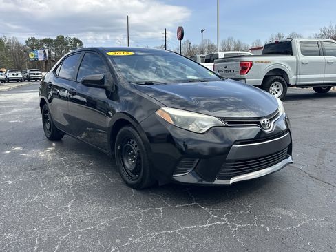 Used 2015 Toyota Corolla LE image 2