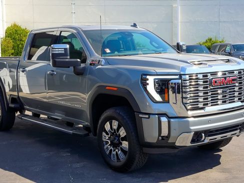 New 2026 GMC Sierra 2500 Denali w/ Denali Reserve Package AWD/4WD image 6