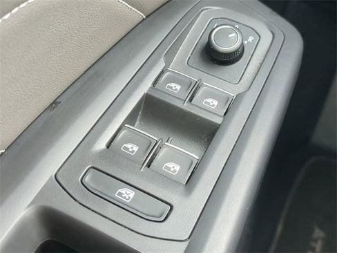 Used 2023 Volkswagen Atlas SE w/ Black Wheel Package image 22