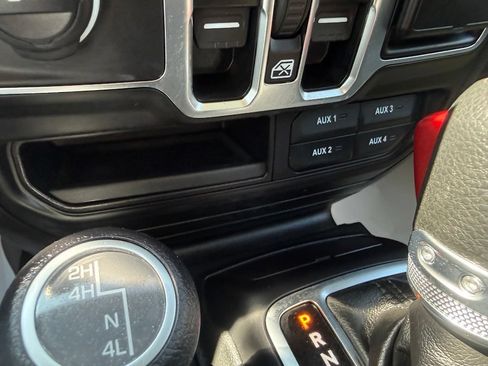 Used 2023 Jeep Gladiator Sport AWD/4WD image 26
