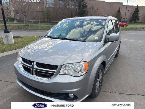 Used 2017 Dodge Grand Caravan SXT image 10