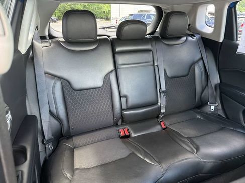 Used 2018 Jeep Compass Latitude FWD image 16