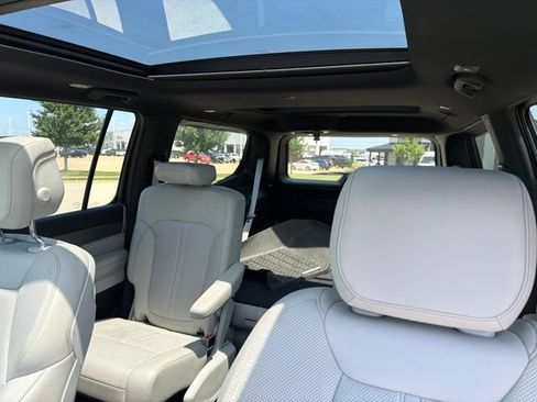 Used 2025 Jeep Wagoneer Series II AWD/4WD image 6