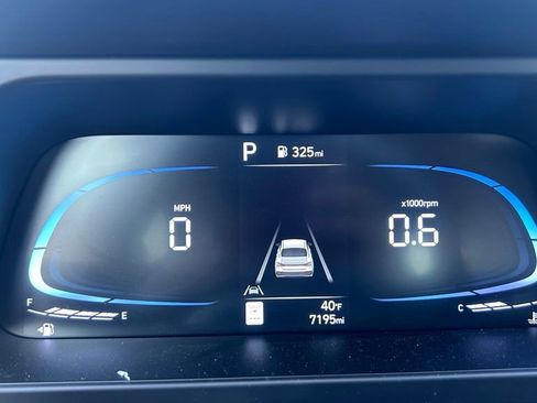 Used 2025 Hyundai Elantra Sport image 15