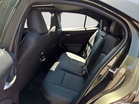 Used 2024 Lexus UX 250h AWD w/ Premium Package image 9