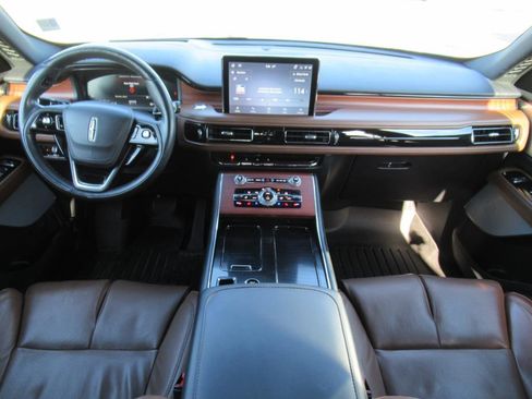 Used 2023 Lincoln Aviator Reserve w/ Equipment Group 201A image 11