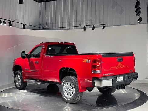 Used 2011 GMC Sierra 2500 SLE w/ SLE Preferred Package AWD/4WD image 8