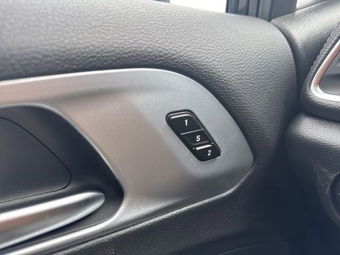 New 2026 Chrysler Pacifica Limited image 8