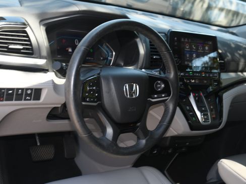 Used 2024 Honda Odyssey Touring image 9