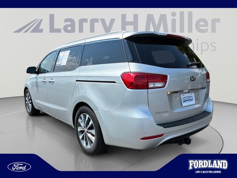 Used 2017 Kia Sedona SX FWD image 3