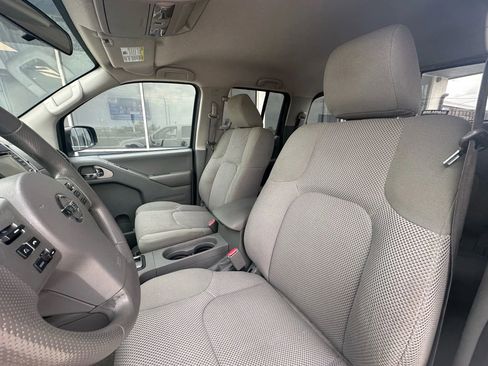 Used 2018 Nissan Frontier SV image 11