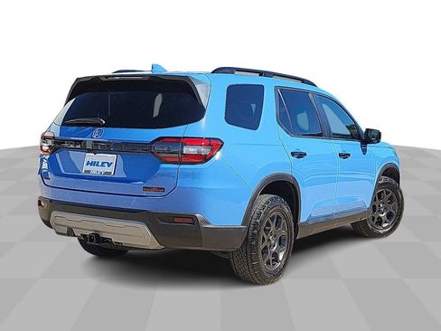 Used 2025 Honda Pilot TrailSport image 8