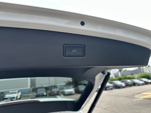 Certified 2024 Volkswagen Tiguan SE w/ Panoramic Sunroof Package AWD/4WD image 34