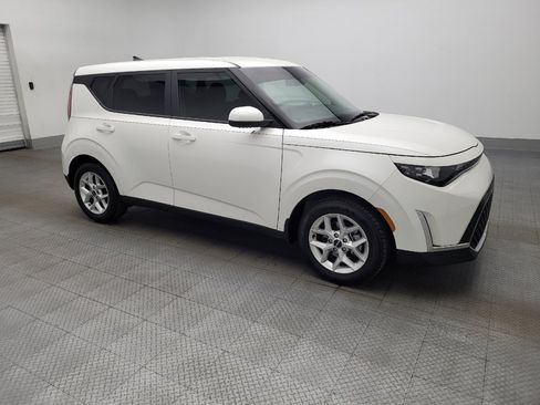 Used 2023 Kia Soul LX w/ LX Technology Package image 11