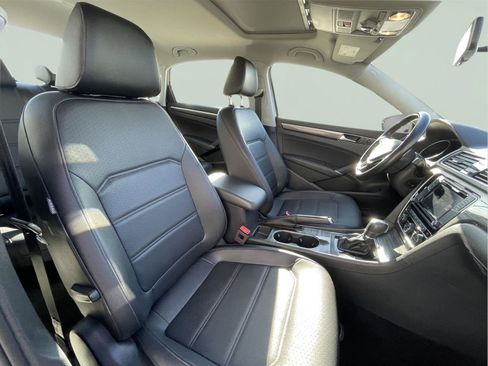 Used 2018 Volkswagen Passat 2.0T SE FWD image 20