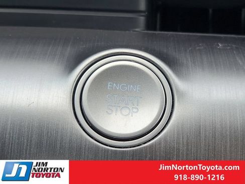 Used 2025 Hyundai Kona SEL AWD/4WD image 21