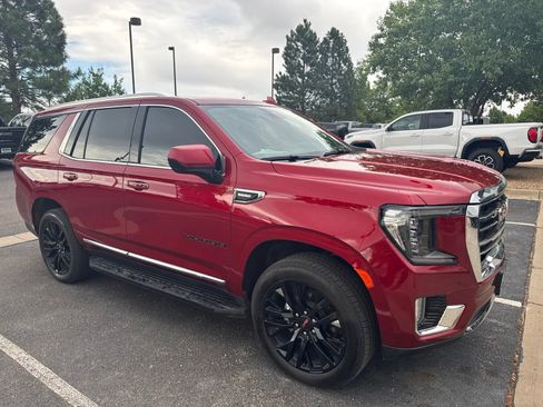 Used 2023 GMC Yukon SLT AWD/4WD image 2