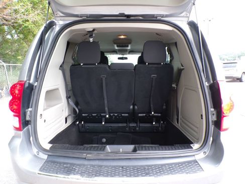 Used 2018 Dodge Grand Caravan SE w/ UConnect Hands-Free Group FWD image 17