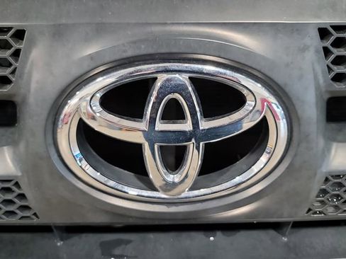 Used 2010 Toyota Tundra 2WD CrewMax image 30