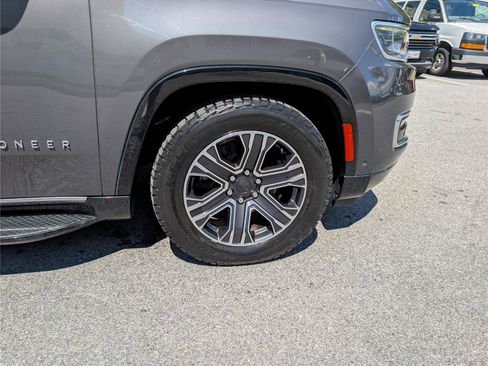 Used 2022 Jeep Wagoneer Series III AWD/4WD image 9