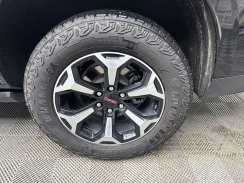 Used 2025 GMC Yukon AT4 w/ AT4 Premium Package AWD/4WD image 33