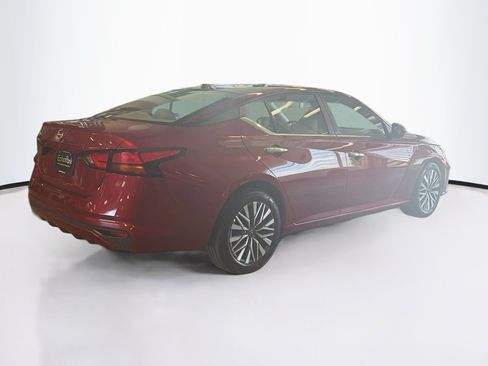 Used 2025 Nissan Altima 2.5 SV FWD image 9