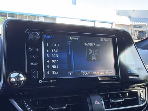 Used 2018 Toyota C-HR XLE FWD image 15